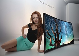 A Samsung bemutatja a világ első hajlított képernyőjű OLED TV-jét