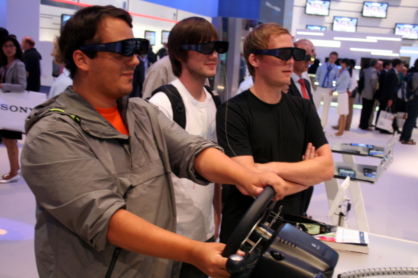 3d technológia - ezek már nem a gyenge minőségű kék-piros lencséjű szemüvegek