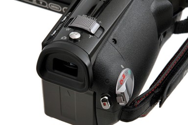 A fő kezelőszervek elhelyezése jó