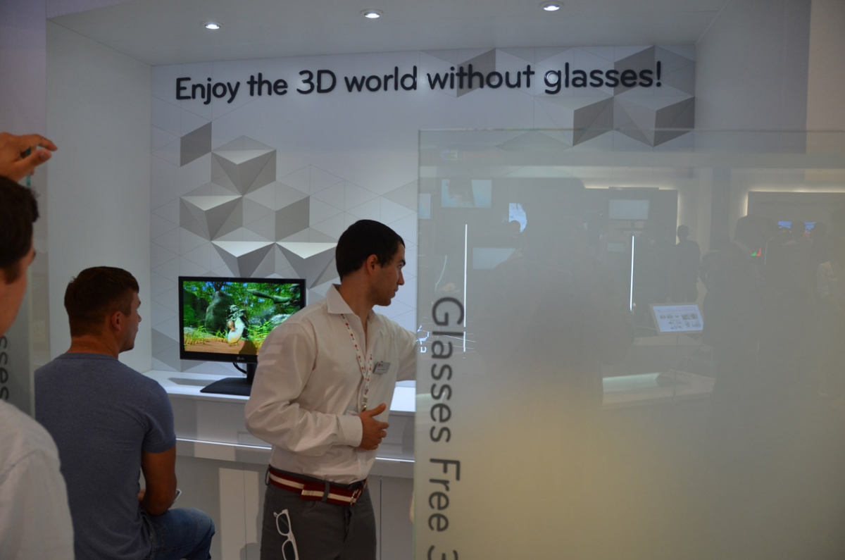 Az LG 3D szemüveg nélküli 3D-s tévéje