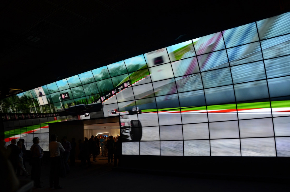 Az LG stand bejárata