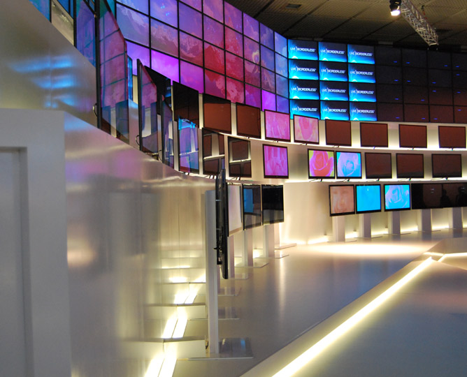 Az Lg-nél is a hangsúly a színeken és a vékonyságon volt