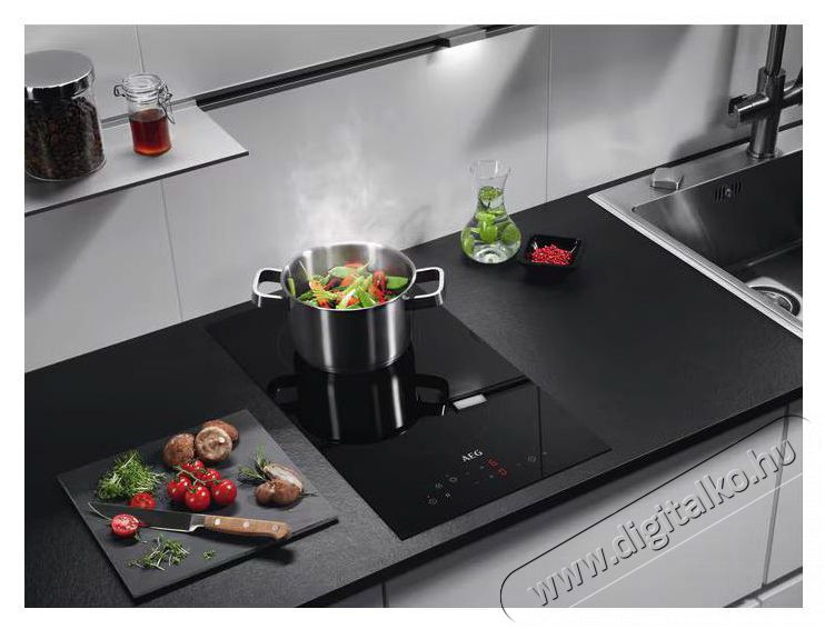 AEG HRB32310CB FŐZŐLAP BE&Eacute;P&Iacute;THETŐ DOMIN&Oacute; Konyhai term&eacute;kek - S&uuml;tő-főzőlap, tűzhely (be&eacute;p&iacute;thető) - Indukci&oacute;s főzőlap (be&eacute;p&iacute;thető) - 503023