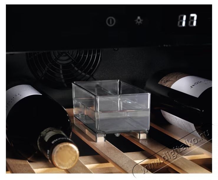 AEG AWUS052B5B Be&eacute;p&iacute;thető borhűtő, 145L, 52 palack, Elektronikus ir&aacute;ny&iacute;t&aacute;s, Fa polcok, Megford&iacute;that&oacute; ajt&oacute;, G energiaoszt&aacute;ly, 82 cm, Fekete Konyhai term&eacute;kek - Hűtő, fagyaszt&oacute; (be&eacute;p&iacute;thető) - Borhűtő - 534073