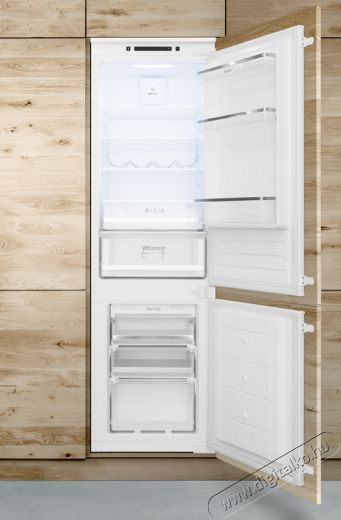 Amica BK3185.4NFVCAA hűtőszekrény Konyhai termékek - Hűtő, fagyasztó (beépíthető) - Alulfagyasztós kombinált hűtő - 351642