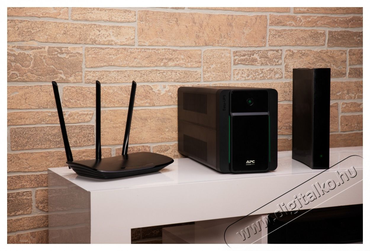 APC Back-UPS BVX1600LI (IEC) 1600VA (900 W) 230V, LINE-INTERACTIVE sz&uuml;netmentes , AVR, torony Iroda &eacute;s sz&aacute;m&iacute;t&aacute;stechnika - Sz&aacute;m&iacute;t&oacute;g&eacute;p tartoz&eacute;k - T&aacute;pegys&eacute;g - 488968