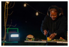 APC PPS500-GR OffGrid 500 517Wh Lítium-ion 230V hordozható akkumulátor állomás Autóhifi / Autó felszerelés - Autós / autóhifi kiegészítő - Autó akkumulátor töltő - 514241