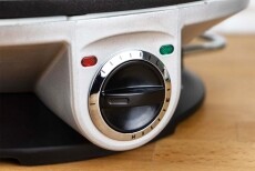 Beez CM-1200 ELEKTROMOS PALACSINTASÜTŐ Konyhai termékek - Konyhai kisgép (sütés / főzés / hűtés / ételkészítés) - Sütemény / palacsinta készítő gép - 345467