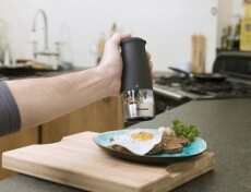 Bestron APS532Z Easy Kitchen elektromos só- és borsőrlő - fekete Konyhai termékek - Konyhai eszköz - Só és bors örlő - 317100