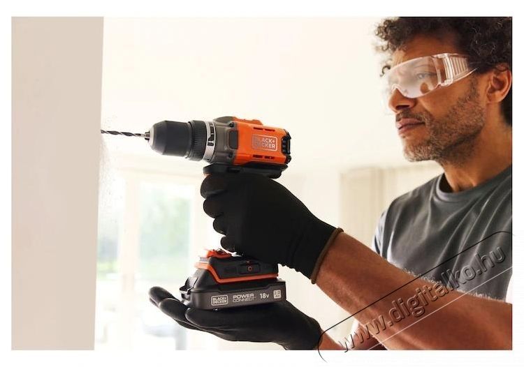 Black & Decker BCD382D2XK akkus kompakt f&uacute;r&oacute;/csavaroz&oacute; H&aacute;ztart&aacute;s / Otthon / K&uuml;lt&eacute;r - Szersz&aacute;m - F&uacute;r&oacute; / f&uacute;r&oacute;kalap&aacute;cs - 534908