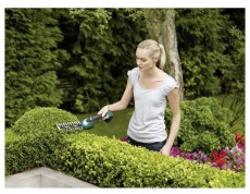 Bosch ASB 10,8 LI akkumulátoros sövényvágó Háztartás / Otthon / Kültér - Kültér / kerti termék / grill - Sövény / kézi fű és lomb vágó - 379551