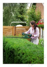 Bosch EasyHedgeCut 45 sövénynyíró Háztartás / Otthon / Kültér - Kültér / kerti termék / grill - Sövény / kézi fű és lomb vágó - 380558