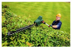 Bosch UniversalHedgePole 18 teleszkópos akkumulátoros sövényvágó Háztartás / Otthon / Kültér - Kültér / kerti termék / grill - Sövény / kézi fű és lomb vágó - 507155