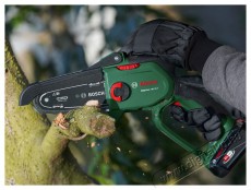 Bosch 06008B8900 AKU EasyChain egykezes láncfűrész, 18V-15-7 (1x2,5 Ah) Háztartás / Otthon / Kültér - Kültér / kerti termék / grill - Láncfűrész - 518519