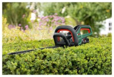 Bosch UniversalHedgeCut 18-55 (2x2,5 Ah) 0.600.849.J02 Háztartás / Otthon / Kültér - Kültér / kerti termék / grill - Sövény / kézi fű és lomb vágó - 518592