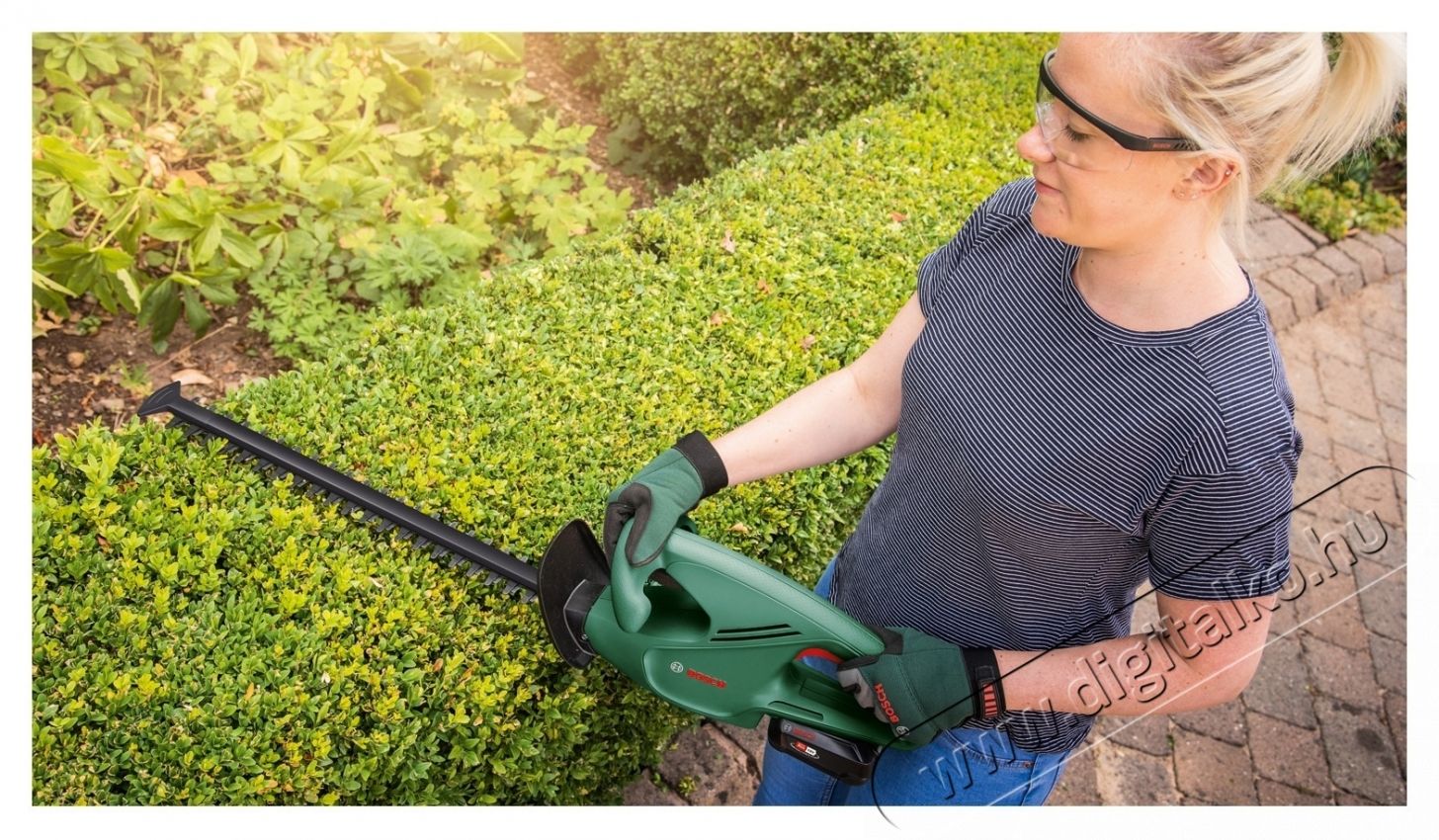 Bosch Akkus s&ouml;v&eacute;nyny&iacute;r&oacute; Bosch EasyHedgeCut 0600849M00, 18 V, 2400 l&ouml;ket/perc, 520 mm-es pengehossz, 15 mm-es fogny&iacute;l&aacute;s, akkumul&aacute;tor/t&ouml;ltő n&eacute;lk&uuml;l H&aacute;ztart&aacute;s / Otthon / K&uuml;lt&eacute;r - K&uuml;lt&eacute;r / kerti term&eacute;k / grill - S&ouml;v&eacute;ny / k&eacute;zi fű &eacute;s lomb v&aacute;g&oacute; - 535070