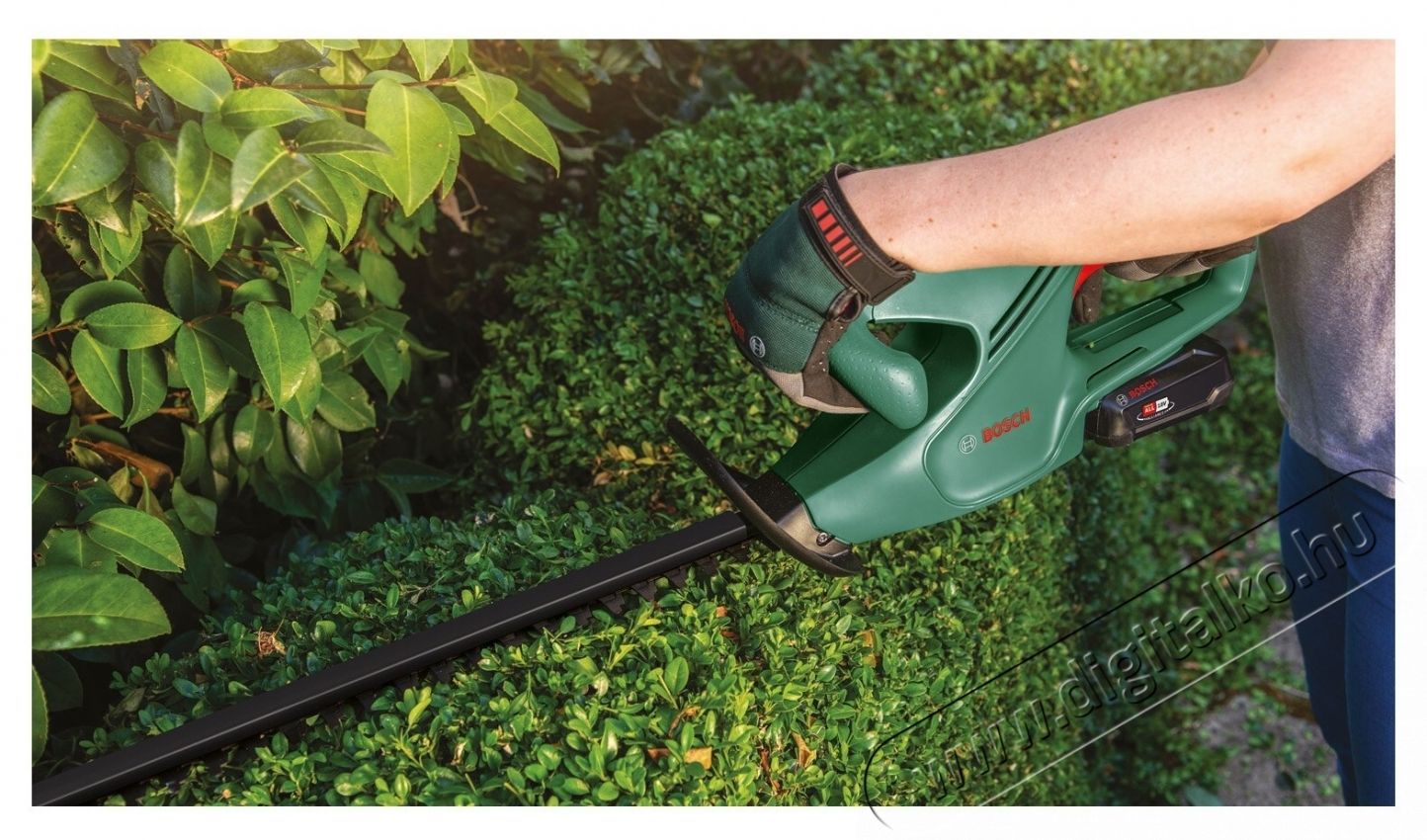Bosch Akkus s&ouml;v&eacute;nyny&iacute;r&oacute; Bosch EasyHedgeCut 0600849M00, 18 V, 2400 l&ouml;ket/perc, 520 mm-es pengehossz, 15 mm-es fogny&iacute;l&aacute;s, akkumul&aacute;tor/t&ouml;ltő n&eacute;lk&uuml;l H&aacute;ztart&aacute;s / Otthon / K&uuml;lt&eacute;r - K&uuml;lt&eacute;r / kerti term&eacute;k / grill - S&ouml;v&eacute;ny / k&eacute;zi fű &eacute;s lomb v&aacute;g&oacute; - 535070