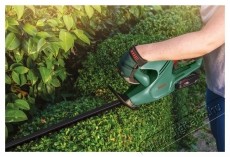 Bosch EasyHedgeCut 18V-44-11 Akkus s&ouml;v&eacute;nyny&iacute;r&oacute;, 18 V, 2400 l&ouml;ket/perc, 440 mm-es pengehossz, 15 mm-es fogt&aacute;vols&aacute;g, akkumul&aacute;tor &eacute;s t&ouml;ltő n&eacute;lk&uuml;l a sz&aacute;ll&iacute;t&oacute;k&eacute;szletben H&aacute;ztart&aacute;s / Otthon / K&uuml;lt&eacute;r - K&uuml;lt&eacute;r / kerti term&eacute;k / grill - S&ouml;v&eacute;ny / k&eacute;zi fű &eacute;s lomb v&aacute;g&oacute; - 540572