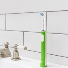 BRAUN Oral-B Pro 400 Junior elektromos fogkefe Sensi fejjel Szépségápolás / Egészség - Száj / fog ápolás - Elektromos fogkefe - 342709