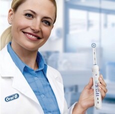 BRAUN Oral-B Smart 4 Junior Sensi fejjel elektromos fogkefe Szépségápolás / Egészség - Száj / fog ápolás - Elektromos fogkefe - 361713