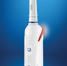 BRAUN Oral-B Smart 4 Junior Sensi fejjel elektromos fogkefe Szépségápolás / Egészség - Száj / fog ápolás - Elektromos fogkefe - 361713