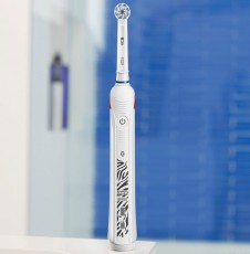 BRAUN Oral-B Smart 4 Teen elektromos fogkefe Sensi fejjel Szépségápolás / Egészség - Száj / fog ápolás - Elektromos fogkefe - 342713