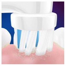BRAUN Oral-B D100 Vitality Frozen II gyerek elektromos fogkefe + útitok Szépségápolás / Egészség - Száj / fog ápolás - Elektromos fogkefe - 379750