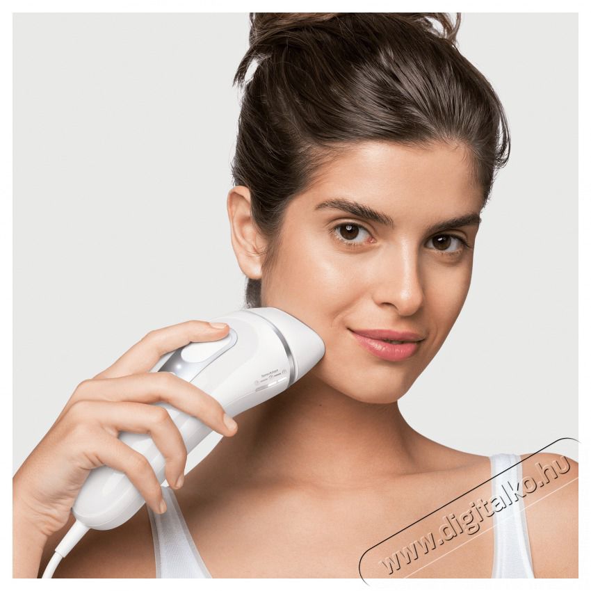 BRAUN SILK-EXPERT IPL PL3233 VILLAN&Oacute;F&Eacute;NYES SZŐRTELEN&Iacute;TŐ Sz&eacute;ps&eacute;g&aacute;pol&aacute;s / Eg&eacute;szs&eacute;g - Szőrtelen&iacute;tő / borotva - Női szőrtelen&iacute;tő - 494287
