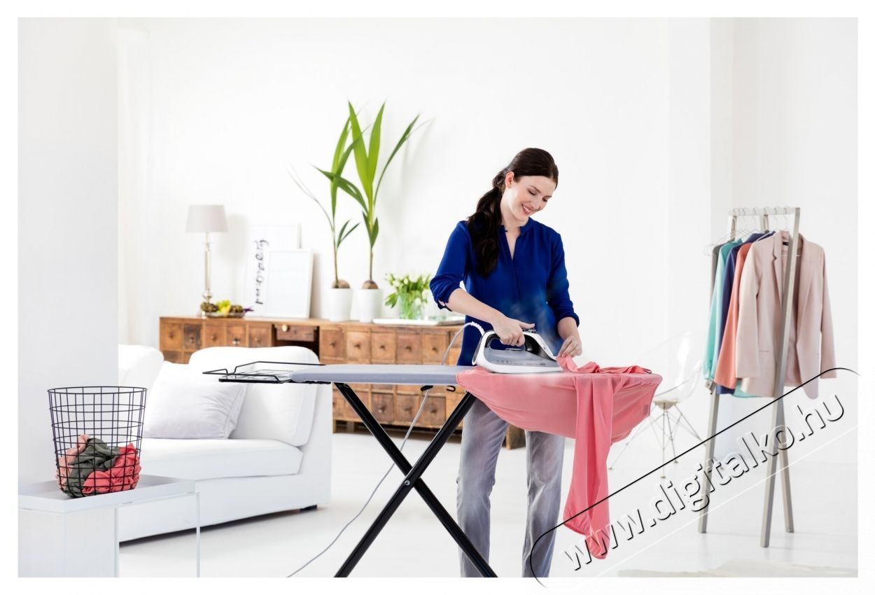 BRAUN TexStyle 7 SI7149WB Gőz&ouml;lős vasal&oacute;, 2900W, 50g/perc gőznyom&aacute;s, 220g/perc gőzl&ouml;ket, 300ml tart&aacute;ly, FreeGlide 3D technol&oacute;gia, EloxalPlus talp, Fekete/Feh&eacute;r H&aacute;ztart&aacute;s / Otthon / K&uuml;lt&eacute;r - Vasal&oacute; - Gőz&aacute;llom&aacute;s - 533107