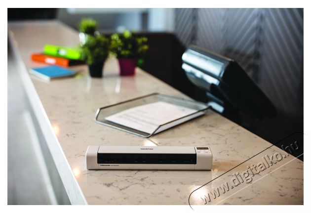 Brother Mobil szkenner DS640, CIS, manu&aacute;l duplex, USB, 15 lap/perc, A4, 600x600dpi Iroda &eacute;s sz&aacute;m&iacute;t&aacute;stechnika - Digitaliz&aacute;l&oacute; eszk&ouml;z - Szkenner - 488624