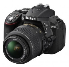 Nikon D5300 + 18-55mm AF-P VR Kit (3 év garancia!) + Nikon táska + 8GB SDHC Fényképezőgép / kamera - DSLR tükörreflexes fényképezőgép - 309589
