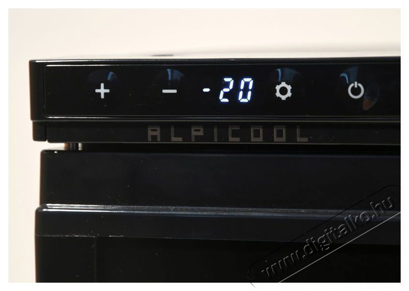 Compass Hűtől&aacute;da, kompresszoros, be&eacute;p&iacute;tett 50 l 12/24 V Konyhai term&eacute;kek - Hűtő, fagyaszt&oacute; (be&eacute;p&iacute;thető) - Egyajt&oacute;s hűtő - 530631