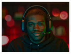 Corsair HS80 RGB vezeték nélküli gamer headset Audio-Video / Hifi / Multimédia - Fül és Fejhallgatók - Fejhallgató mikrofonnal / headset - 440338