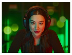Corsair HS80 RGB vezeték nélküli gamer headset Audio-Video / Hifi / Multimédia - Fül és Fejhallgatók - Fejhallgató mikrofonnal / headset - 440338