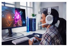 Corsair HS65 Surround fehér gamer headset Audio-Video / Hifi / Multimédia - Fül és Fejhallgatók - Fejhallgató mikrofonnal / headset - 477639