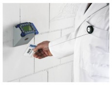 DURABLE jojós patentos 1db fekete színű névjegytartó Iroda és számítástechnika - Nyomtató - Kiegészítő - 391826