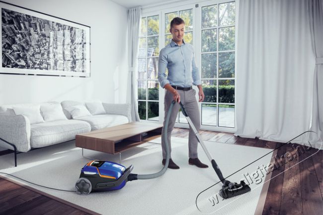 Electrolux EUO93DB porzsákos porszívó - mélykék Háztartás / Otthon / Kültér - Porszívó / takarítógép - Porzsákos porszívó - 326566