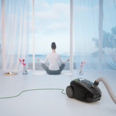 Electrolux EUS8GREEN porzsákos porszívó - fekete Háztartás / Otthon / Kültér - Porszívó / takarítógép - Porzsákos porszívó - 325740