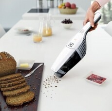 Electrolux EERC70IW SnapClean 2in1 porzsák nélküli porszívó Háztartás / Otthon / Kültér - Porszívó / takarítógép - Kézi / álló porszívó - 350421