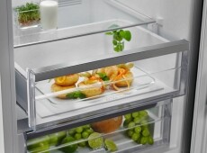 Electrolux LNT7ME32X2 Hűtőszekrény Konyhai termékek - Hűtő, fagyasztó (szabadonálló) - Alulfagyasztós kombinált hűtő - 362653