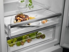 Electrolux LNT7MF46X2 alulfagyasztós hűtőszekrény Konyhai termékek - Hűtő, fagyasztó (szabadonálló) - Alulfagyasztós kombinált hűtő - 365335