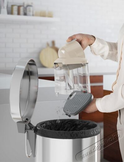 Electrolux ESPC72RR porzsák nélküli porszívó - piros Háztartás / Otthon / Kültér - Porszívó / takarítógép - Porzsák nélküli porszívó - 326562