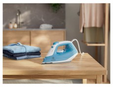 Electrolux E5SI2-4CB Care 500 kék gőzölős vasaló Háztartás / Otthon / Kültér - Vasaló - Vasaló - 495843