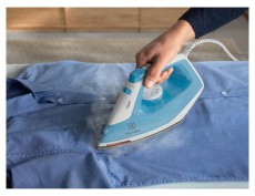 Electrolux E5SI2-4CB Care 500 kék gőzölős vasaló Háztartás / Otthon / Kültér - Vasaló - Vasaló - 495843
