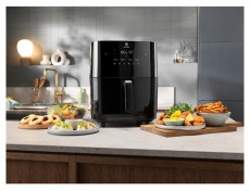 Electrolux EAF7SB 800 fekete 7 L gőzfunkciós forrólevegős sütő Konyhai termékek - Konyhai kisgép (sütés / főzés / hűtés / ételkészítés) - Légkeveréses főzőgép / elektromos kukta / multifunkciós sütő - 495846
