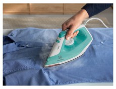 Electrolux E5SI2-2AM Care 500 zöld gőzölős vasaló Háztartás / Otthon / Kültér - Vasaló - Vasaló - 495932