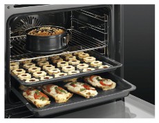 Electrolux AEG BEB351111B SteamBake fekete beépíthető sütő Konyhai termékek - Sütő-főzőlap, tűzhely (beépíthető) - Sütő (beépíthető) - 500590