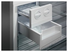 Electrolux LNT7MD58B Szabadon&aacute;ll&oacute; alulfagyaszt&oacute;s kombin&aacute;lt hűtő Konyhai term&eacute;kek - Hűtő, fagyaszt&oacute; (szabadon&aacute;ll&oacute;) - Alulfagyaszt&oacute;s kombin&aacute;lt hűtő - 527168