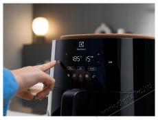 Electrolux EAF5B 700 fekete 5 L forrólevegős sütő Konyhai termékek - Konyhai kisgép (sütés / főzés / hűtés / ételkészítés) - Légkeveréses főzőgép / elektromos kukta / multifunkciós sütő - 495845