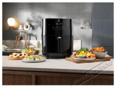 Electrolux EAF7SB 800 fekete 7 L gőzfunkciós forrólevegős sütő Konyhai termékek - Konyhai kisgép (sütés / főzés / hűtés / ételkészítés) - Légkeveréses főzőgép / elektromos kukta / multifunkciós sütő - 495846